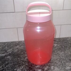 - TUPPERWARE 3L universal jar. Pink with pink screw lid. Lightweight. NWT